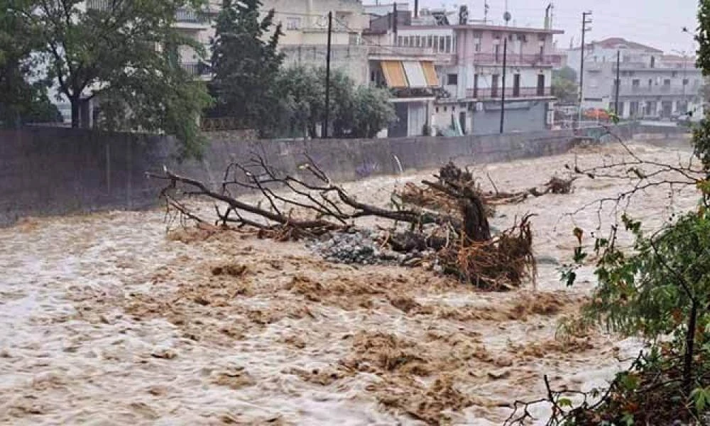 Κακοκαιρία Alexandros: Πλημμύρες σε Χανιά, Ηράκλειο και Σύρο – Επικίνδυνες συνθήκες σε Αιγαίο και Εύβοια - Στα «λευκά Φλώρινα και Πήλιο (βίντεο)